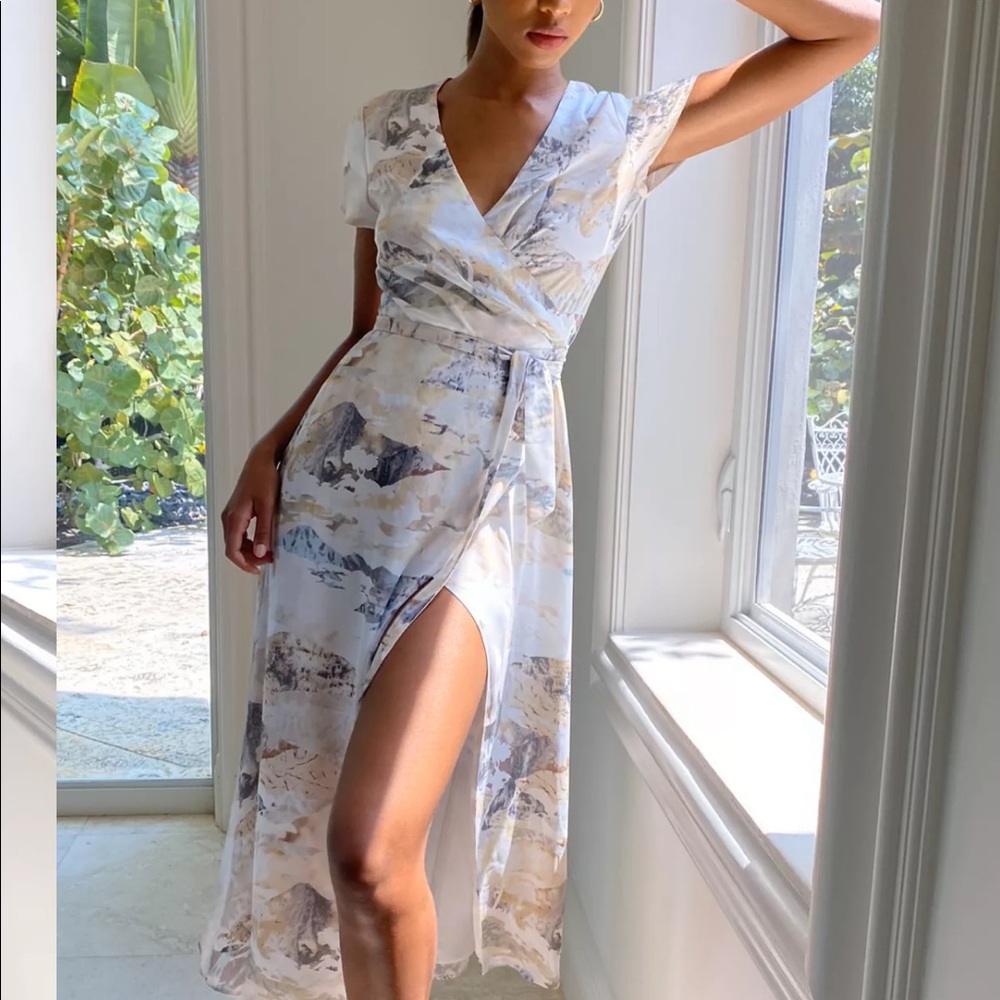 ARITZIA Babaton Slit Wrap Dress
size: XS
